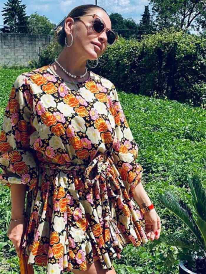 <p><span style="color:#800080"><strong>Hadise, önceki günkü yazlık kombini ile büyük beğeni aldı. Güzel şarkıcının, Instagram hesabından güneş ve çiçek emojileri ile yaptığı paylaşım yaklaşık 300 bin beğeni aldı. 34 yaşındaki popçu, üzerindeki parçalara ise toplam 16 bin 400 TL harcadı.</strong></span></p>

<p> </p>
