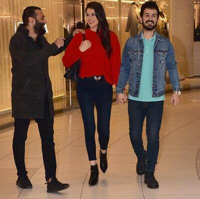 <p><strong>SEDA TOSUN - EYMEN ADALI</strong></p>
<p>Oyuncu Seda Tosun, 1.5 yıl önce evlendiği müzisyen Eymen Adalı'dan boşanma isteğiyle Kartal Adliyesi'ne başvurdu. Tosun'un eşinden şiddet gördüğü iddia edildi.</p>
