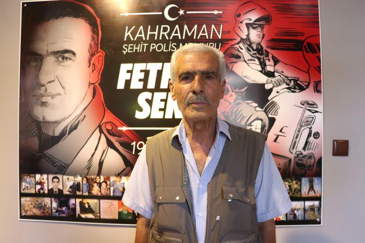 <p>Kendisi için her daim gurur vesilesi olan şehit oğlunun isminin, ülkedeki birçok hastanede, okulda, kütüphanede, park ve ormanda, cadde ve sokaklarda yaşatıldığını dile getiren Sekin, "Müzeyi çok beğendim. İlk ziyaretçisi de ben oldum. Müzede Fethi'm için ayrıca bir oda düzenlemişler. Fethi'min cesareti hafızalarımızdan, kahramanlığı kalbimizden hiç silinmez. Herkesi burayı görmeye davet ediyorum." diye konuştu.</p>
