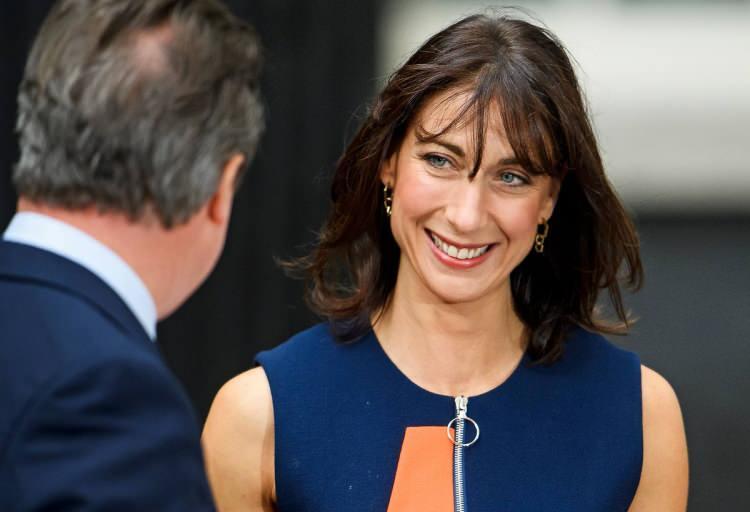 <p>SAMANTHA CAMERON</p>
<p> </p>
<p>İngiltere'nin eski başbakanlarından David Cameron'un eşi Samantha Cameron, daima kullandığı günlük kombin stiliyle ilgi topladı.</p>