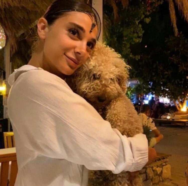 <p><strong>HADİSE</strong></p>

<p>Haberi g&ouml;rd&uuml;ğ&uuml;mden beri yazıp yazıp siliyorum bir&ccedil;ok şeyi. Bela okumak, k&uuml;f&uuml;r etmek, lanetlemek... Hepsini yaptık! Ama hala bir &ccedil;&ouml;z&uuml;m bulunamadı kadına şiddete! &Ccedil;ok &uuml;zg&uuml;n&uuml;m Pınar...</p>
