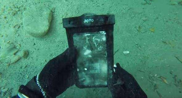 <p>Telefon su geçirmez kılıfı takılı halde düştüğünden dalgıç şüpheleniyor!</p>
<p> </p>