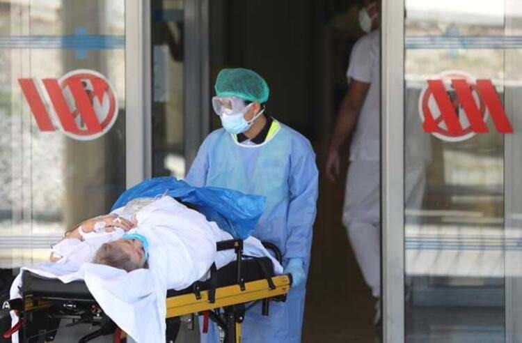 <p>Birçok araştırma, Covid-19'a yakalanmış kişilerin, semptom göstersin veya göstermesin, virüsü hedef alacak T hücrelerine sahip olduğunu ortaya koydu.</p>