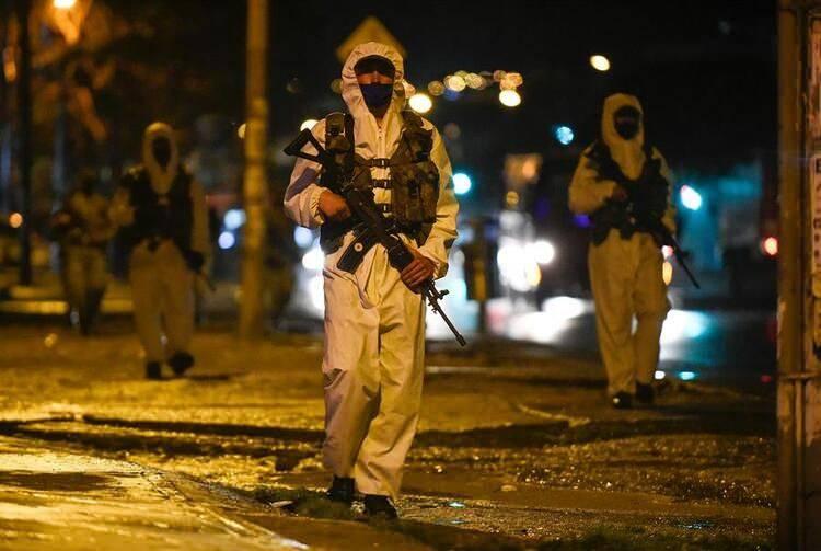 <p>Bu durumsa koronavirüsle mücadele etmeye çalışan Kolombiya halkı için çok daha büyük sıkıntıların doğmasına neden oluyor.</p>