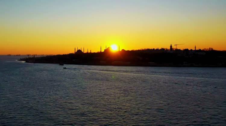 <p>İlk namaza hazırlanan Ayasofya’da gün batımı kartpostallık görüntüler oluşturdu</p>
