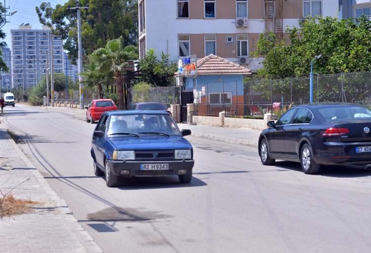 <p>Mersin'de emekli mühendis, oğluyla birlikte çalışarak 1993 model eski bir aracı elektrikli otomobil haline getirdi. </p>
