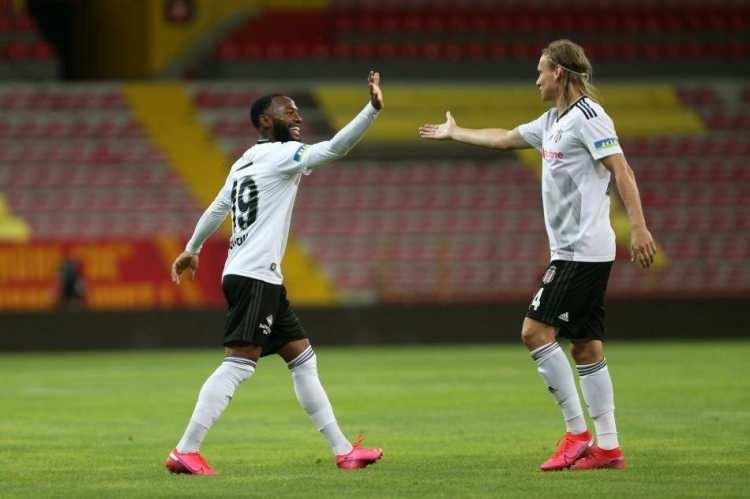 <p><strong>"AVRUPA'DA EN İYİ ŞEKİLDE TEMSİL EDERİZ" </strong></p>
<p>Biz keşke ikinci olabilseydik. Trabzonspor'un alacağı ceza ile Avrupa'ya giden bir takım olmayı Beşiktaş arzulayamaz! Beşiktaş çok farklı bir camia. Süleyman Seba, şampiyonluk uçağında başka takım futbolcusu var diye 'Sevinmeyin' diyen bir başkandı. 'Trabzonspor ile geliri paylaşın' demek komik! 'Daha önce ligler oynanmasın, Avrupa'ya biz gidelim, parayı getirelim ve paylaşalım' dedik. Ancak lig oynandı. Şimdi eğer biz Avrupa'ya gidersek, Türkiye'yi en iyi şekilde temsil edeceğiz.</p>