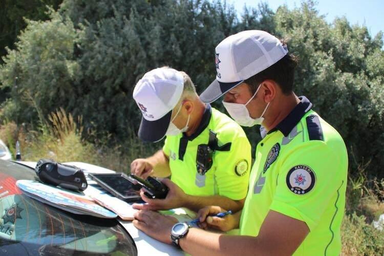 <p>Aynı karar kapsamında, 31 Temmuz Cuma günü saat 00.00’dan (perşembe gününü cuma gününe bağlayan gece) başlayarak 3 Ağustos Pazartesi günü saat 24.00’e kadar, Başkentray ve Marmaray seferleri ile belediyeler ve bunların kurdukları birlik, müessese ve işletmelerce yürütülen toplu taşıma hizmetleri de ücretsiz olacak.</p>
<p> </p>