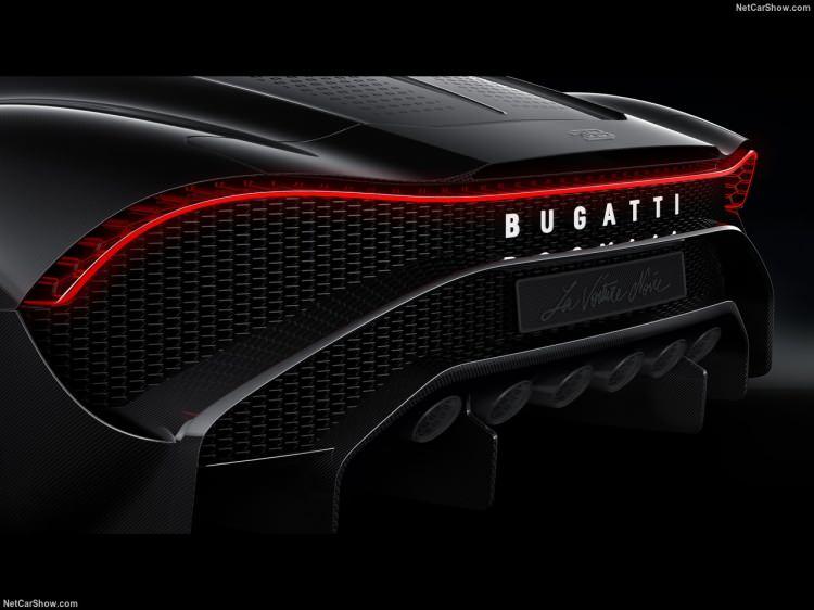 <p>Tasarımı ile görenlerin başını döndüren Bugatti La Voiture Noire, satış fiyatı ile resmen dudakları uçuklattı.<br />
<br />
</p>