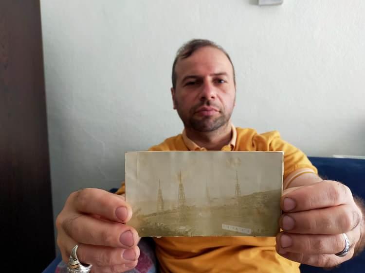 <p>BURSA'da, tarih meraklısı Özgür Sanal (41), 2'nci Abdülhamit döneminde Libya'da kurulan telsiz telgraf istasyonuna ait bazı fotoğraflara ulaştı. Fotoğrafların yaklaşık 115 yıl önce çekildiğini söyleyen Sanal, elindeki fotoğrafların tarihe ışık tutacağını ifade etti.<br />
</p>