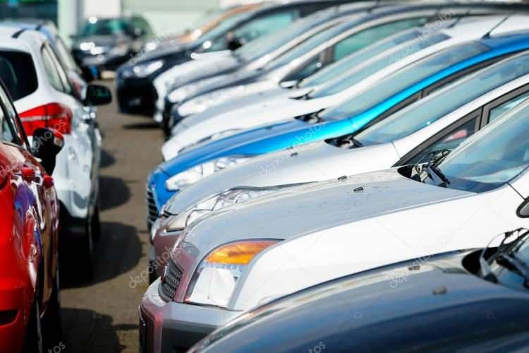 <p>Toyota özelinde araç bulunurluk durumunu da paylaşan Bozkurt, "Hazirandan itibaren üretim cevap vermeye başladı. Ancak şu anda hala 2 ay bekleme süresi devam ediyor. Ağustos ayında Toyota'da fabrika bakım arası olacak. Ağustosta temmuza göre bir tık daha az araç alabileceğiz. Ancak eylül ayında rahatlama görülüyor şu anda bizim markamızda. Ancak Allah korusun 3 hafta sonra bir pandemi artar, birdenbire fabrikada üretim yavaşlar, onu bilemiyoruz. Ama şu anda bizim planımızda eylülde rahatlama görülüyor ama eylülde bütün talepleri çözemeyiz. Bir kısım yine ekime kayabilir." şeklinde konuştu.</p>
<p> </p>