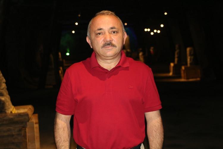 <p>Şu anda mağara dışında yapılan park alanı ve sosyal tesislerin yüzde 70 oranında tamamlandığını ve ilerleyen süreçte Kuzey Anadolu Kalkınma Ajansı (KUZKA) ile mağara içinde de iyileştirmeler ve sosyal donatılar hazırlayacaklarını dile getiren Esen, "Burada, karavanların kalacağı yerler, bungolov evler yapacağız. Burası bir şehir, mağara demiyoruz biz buraya. Şehirde ne olması gerekiyorsa biz burada onları gerçekleştireceğiz.</p>