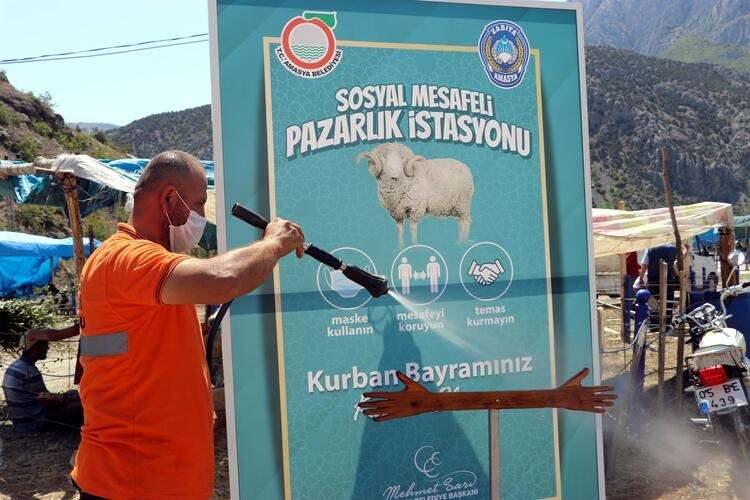 <p><strong>HAŞLAMA YA DA IZGARA:</strong><br />
<br />
Kurban Bayramı’nda, etin tüketim miktarının yanı sıra pişirme yöntemlerine de dikkat edilmesi gerekiyor.</p>
