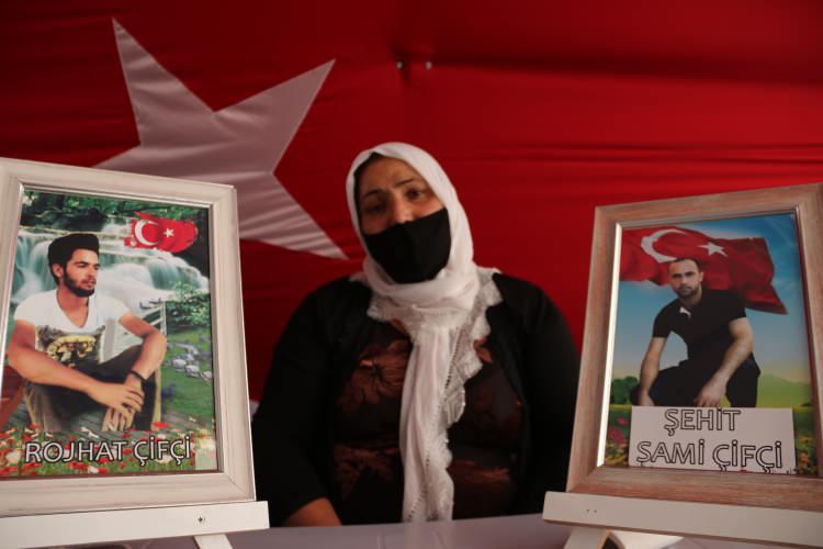 <p>Üçdağ, "(HDP) oğlumu kaçırdı, götürdü. 6 yıldır oğlumdan haber alamıyorum. Hiç izine rastlamadım. 13 bayramdır onun telefonunu bekliyorum ama bir türlü o telefon gelmiyor." dedi.</p>