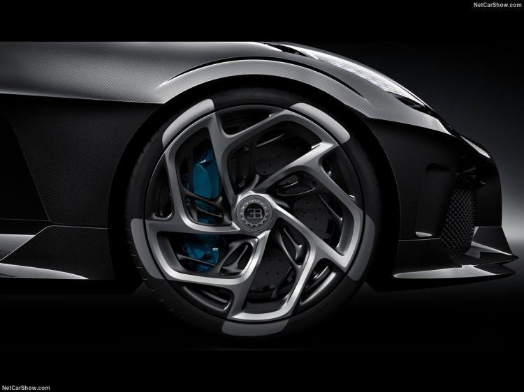 <p>Dünyanın en pahalı otomobili olarak lanse edilen Bugatti La Voiture Noire otomobilini satın alan dünyaca ünlü isim belli oldu.</p>
