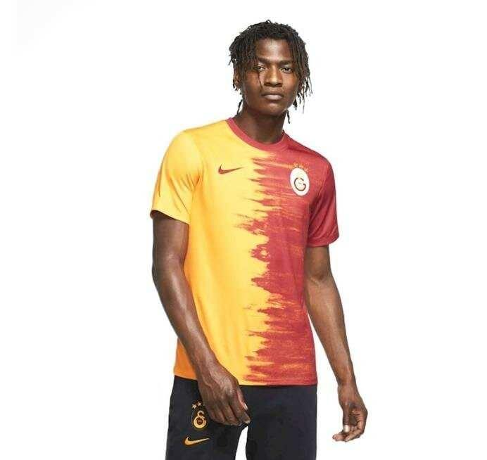 <p>İç saha forma tasarımı, Galatasaray’ın klasik parçalısına yeni bir soluk getiriyor.</p>