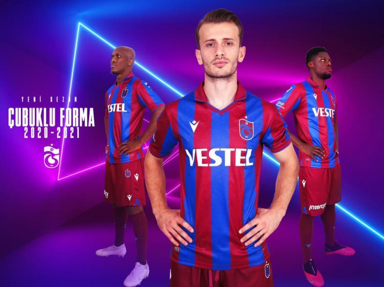 <p>Süper Lig'de sezonu 2. sırada tamamlayan Trabzonspor'un gelecek sezon giyeceği formalar merak konusu oldu. Trabzonspor, 2020-2021 sezonunda giyeceği formalarını tanıtımını yapmak için harekete geçti. Yeni sezon formalarının taraftarlarla buluşacağı açıklandı</p>
