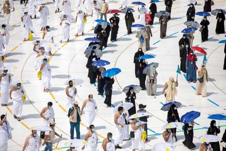 <p>Suudi Arabistan makamları, Covid-19 önlemleri kapsamında hacı adaylarını hac ibadeti öncesinde Mekke'deki otellerinde 5 gün karantina altında tutmuştu. Tedbirler kapsamında karantina altından çıkan hacı adayları mikat alanına gitmişlerdi. </p>