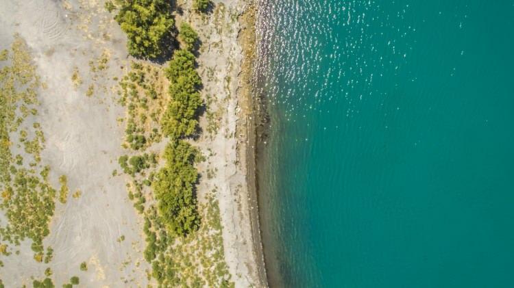<p>300 metreden fazla bir derinliği ile Türkiye’nin 1'inci dünyanın ise en derin 3'üncü gölü olan Acıgöl alarm veriyor.</p>
