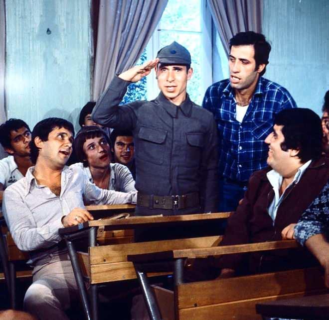 <p>Ancak Badi Ekrem karakteriyle ilgili bilinmeyen bir gerçek vardı. O gerçeği yıllar sonra, Ertem Eğilmez'in oğlu Ferdi Eğilmez açıkladı.</p>
