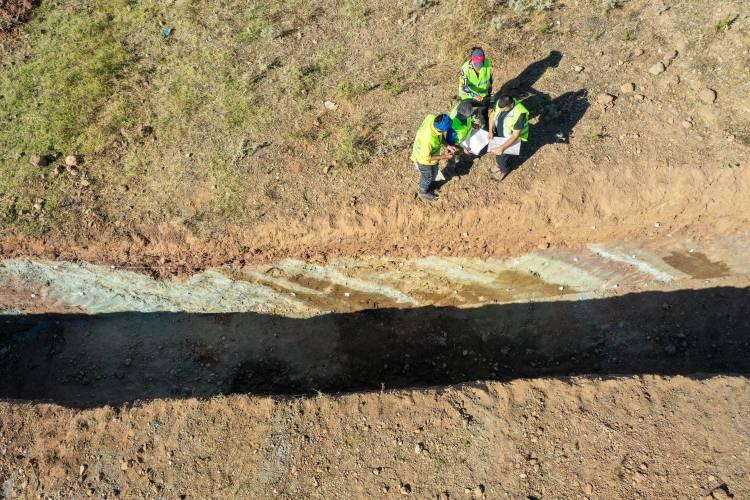 <p>Yıl sonunda tamamlanması planlanan çalışmalarda İzmir, Gülbahçe, Yağcılar, Seferihisar ve Tuzla faylarını inceleyen ekipler, bunların karakteristik özelliklerini ortaya çıkarıyor.</p>