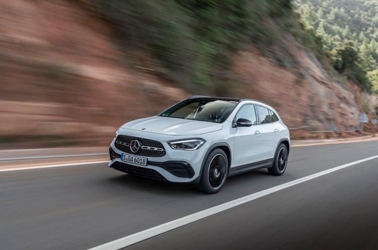 <p><strong>MERCEDES-BENZ GLA</strong></p>
<p>Mercedes-Benz’in kompakt SUV sınıfındaki ilk modeli olan GLA, tamamen yenilenen ikinci jenerasyonu ile Temmuz ayından itibaren Türkiye’de satışa sunuldu.</p>