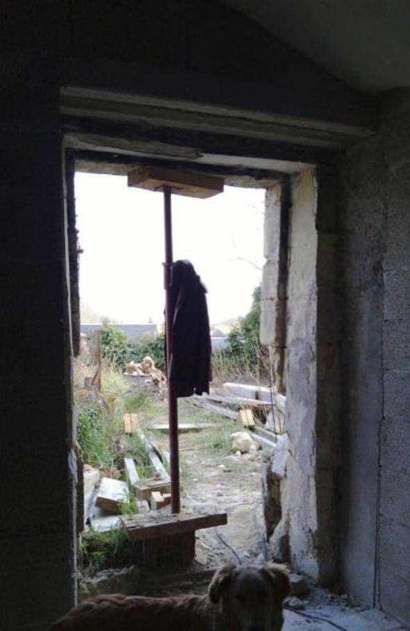 <p>Bu dönüşüm onlara tam 35.000 Euro'ya mal oldu. Bu parayla civarda herhangi bir ev sahibi olmaları mümkün değil.</p>
<p> </p>