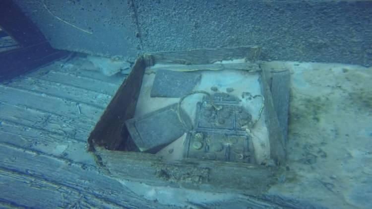 <p>Yaklaşık 60 koyun telef oluyor. Ama can kaybı olmuyor. 1958’de batan Rus yapımı gemi yaklaşık 40 metre uzunluğunda 6 metre eninde tarihin eşsiz tanıklarından biri" diye konuştu.</p>