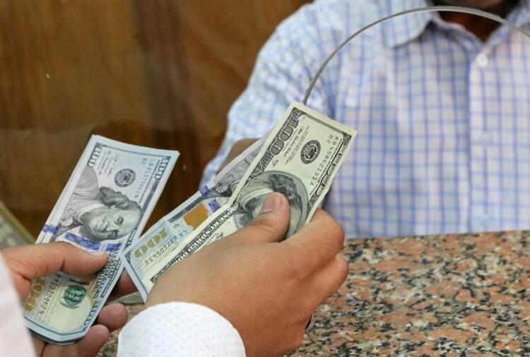 <p>Gerçekleşen enflasyon ve beklenen enflasyon tarafında negatif reel faiz pozisyonunda olmamız itibariyle, faiz artışı, enflasyonun 1.5 –2 puan üzerine doğru yapılmalıdır" yorumunu yaptı.</p>
<p><strong><span style="color:rgb(255, 215, 0)">KAYNAK: HÜRRİYET GAZETESİ</span></strong></p>