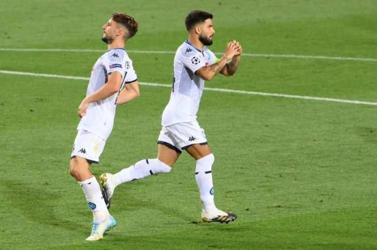 <p>Lorenzo Insigne penaltıyı gole çevirdi ve ilk yarı 3-1 skorla bitti. </p>

<p> </p>
