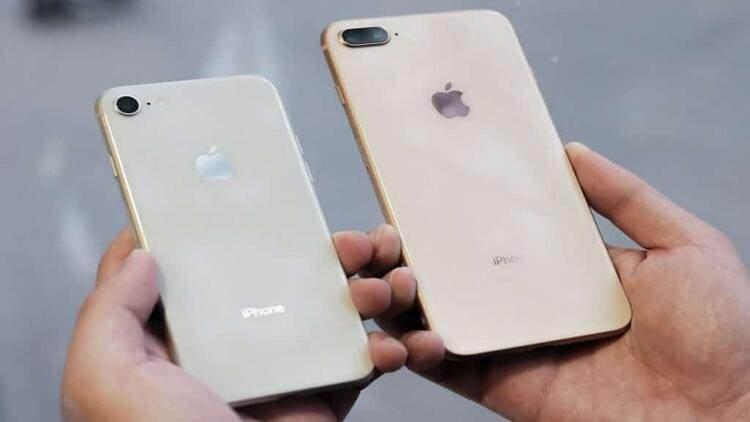 <p><strong>iPhone 8 Plus</strong></p>

<p>Güncellemeyi alacak. iPhone 8 serisi, yeni iPhone SE modelini saymazsak Home tuşunun bulunduğu son iPhone modellerinden biri. iPhone 8 Plus, yatay olarak iki arka kamera kullanıyor.</p>
