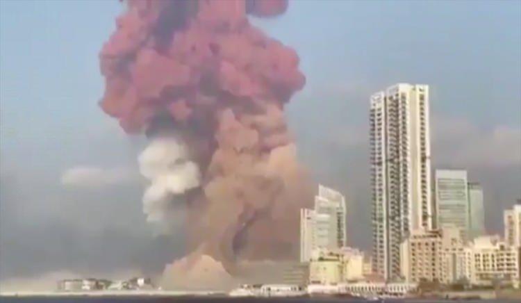 <p>Lübnan'daki Beyrut Limanı yakınlarında büyük bir patlama meydana geldi. </p>
