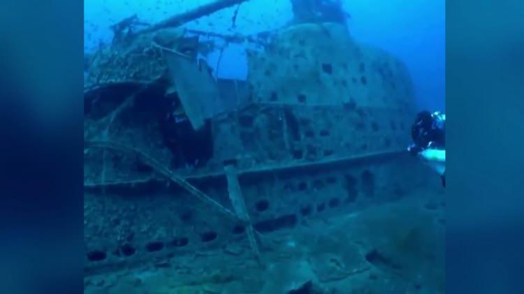 <p>Yunanistan ile İtalya arasında bulunan İyonya Denizi’nde 1941 yılında batan ünlü İngiliz denizaltıdan, dalgıçların ‘hayalet ağ’ olarak adlandırdığı yarım tonluk balıkçı ağı temizlendi. Hayalet ağ olarak bilinen bu kullanılmayan ağlar, batıkların etrafına sarılarak dalgıçlar ve diğer deniz canlıları için ölüm tuzağı haline geliyor.</p>
