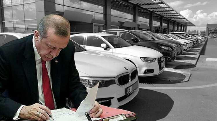 <p>Uzun süredir gündemde olan ve 1 Eylül'de uygulanması beklenen ikinci el araç satışına yetki belgesi zorunluluğu kapsamında belge almak için başvuru yapanların sayısı yüzde 10'ları dahi bulmazken, ikinci el araç satışını ilgilendiren yönetmelikte yapılan değişiklikler ise Cumhurbaşkanı Erdoğan'ın önüne gitti.</p>
