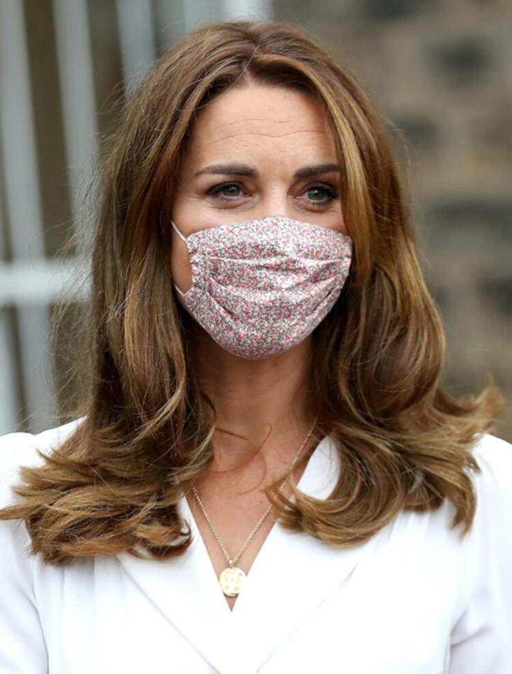 <p>Maskeyle objektiflere takılan Middleton'un sempatik halleri dikkat çekti. </p>
