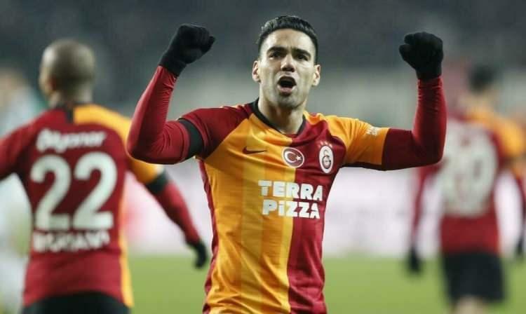 <p>RADAMEL FALCAO</p>

<p>Takımı: Galatasaray<br />
Güncel piyasa değeri: 4.2 milyon euro<br />
Düşüş: %47.5<br />
Fark: -3.8 milyon euro</p>
