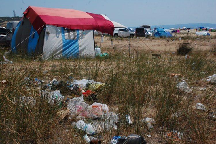 <p>Edirne'nin Saros Körfezi'nde tatilcilerden geriye kalan çöpler tepki çekti.</p>
