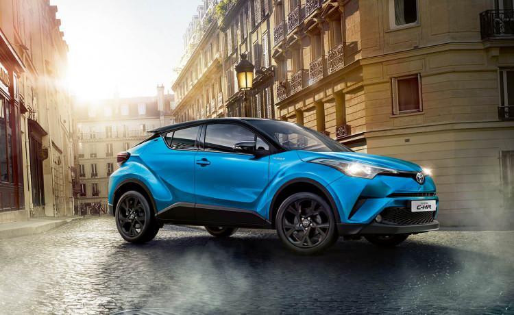 <p>Türkiye’de üretilen Yeni Toyota C-HR’ın benzinli modelleri <strong>192 bin 250 TL</strong>’den başlayan fiyatlar ile satışa sunulurken, hibrit modelleri de <strong>224 bin 850 TL</strong>’den başlayan fiyat etiketleriyle ağustos kampanyasına dahil oluyor.</p>

<p> </p>
