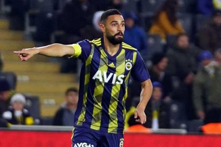 <p>Fenerbahçe forması giyen Mehmet Ekici, Almanya'da kulüp arıyor. Kenan Koçak'ın çalıştırdığı Hannover 96, deneyimli futbolcuyla ilgileniyor. (FANATİK)</p>
