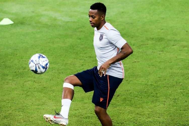 <p>ROBINHO</p>
<p>Yaş: 36<br />
Mevkii: Kanat - Forvet</p>