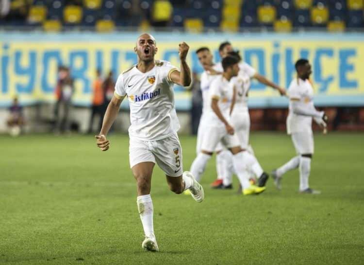<p>AYMEN ABDENNOUR</p>

<p>Yaş: 30<br />
Mevkii: Stoper</p>
