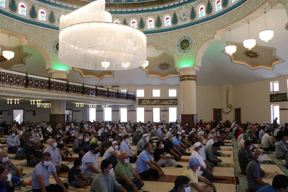 <p>Başkanımızla dün yaptığımız istişare de hakikaten çok hassasiyet gösterilmesi gereken bir zaman dilimi. Biliyorsunuz pandemi dönemi.</p>