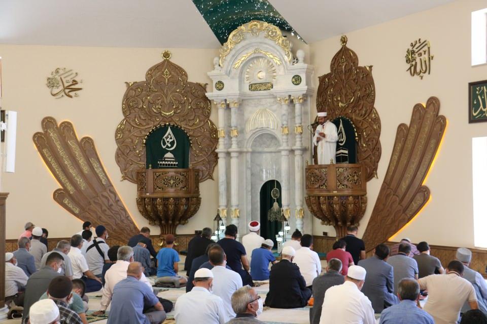 <p>Dolayısıyla bu işe destek veren, emek veren herkese teşekkür ediyorum. Gönül isterdi ki çok daha görkemli, çok daha geniş katılımlı bir program icra etseydi ama. </p>