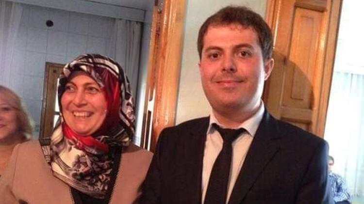 <p>GENÇ DOKTORDAN ACI HABER <br />
Kahramanmaraş Necip Fazıl Şehir Hastanesi'nde psikiyatri uzmanı olarak çalışan Dr. Mustafa Özlü, korona virüs nedeniyle tedavi gördüğü hastanede hayatını kaybetti.</p>