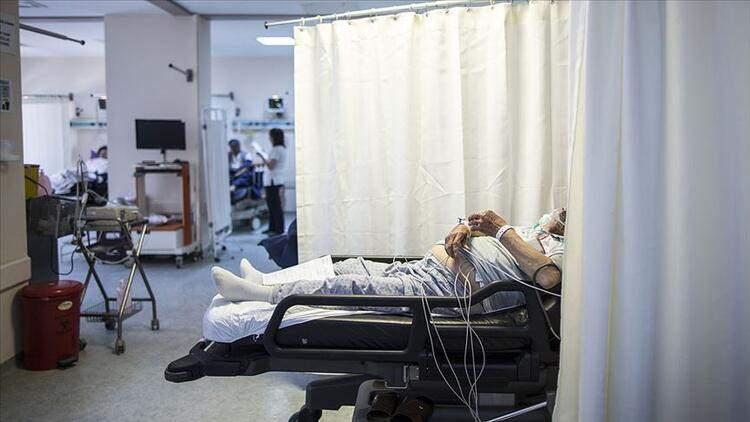 <p>Doç. Dr. Afşin Emre Kayıpmaz, DHA'ya yaptığı açıklamada, Kurban Bayramı'nda kurallara uyulmadığının görüldüğünü, bu görüntülerin gece gündüz demeden virüse karşı mücadele eden sağlıkçıları çok fazla üzdüğünü söyledi. Bayram namazlarında, kurban kesimlerinde ve plajlarda sosyal mesafe, hijyen ve maske kurallarının hiçe sayıldığını belirten Kayıpmaz, bayramdan önceki süreçte vatandaşı uyardıklarını hatırlattı.</p>
<p> </p>