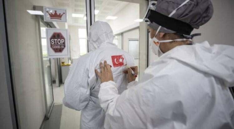 <p><strong>'EMEKLERİMİZ BOŞA GİTMESİN İSTİYORUZ' </strong><br />
Doç. Dr. Kayıpmaz, Kurban Bayramı tatilindeki görüntülerin tedirginlik oluşturduğunu söyleyerek, şöyle konuştu:</p>
<p> </p>