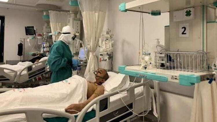 <p>Belki yakın yerlere gezi olursa yapıyorlar. Onun dışında onlar da yoruldu. Artık bir mola vermek, dinlemek istiyor. Onlar fedakarca hastanelerde çalışırken bir yandan da tedbirsiz rehavet görüntüleri bizleri son derece üzüyor. Çabalarımız, emeklerimiz boşa gitmesin istiyoruz. Bunun da yolu her birimizin birey olarak önlemlere uyması."</p>
<p> </p>