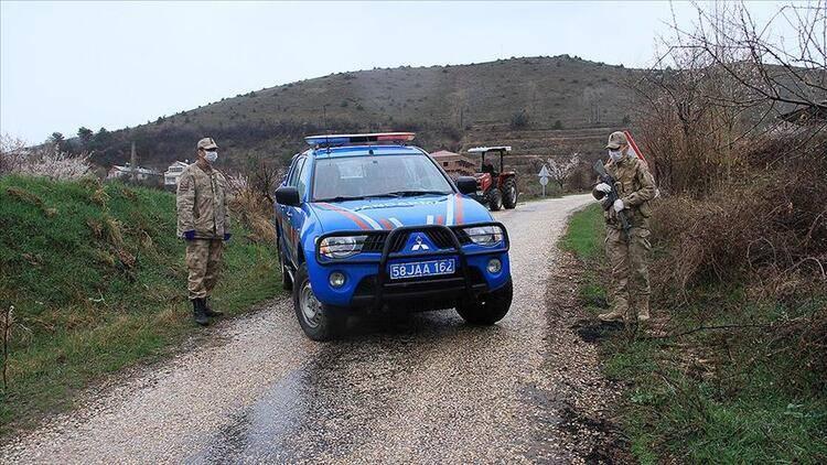 <p>"Aşı çalışmalarını her birimiz merakla bekliyoruz. Bundan daha kolay yapabileceğimiz önlemler var. Örneğin, maske. Maskenin maliyeti 50 kuruş. 50 kuruşluk bir maskeyi dışarıda her yerde kullanarak hem kendimi koruyorum hem de bende olabilecek bir mikroba karşı etrafımdaki insanları koruyorum.</p>

<p> </p>
