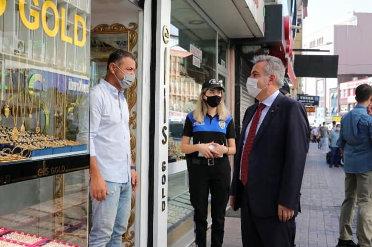 <p>Vali Süleyman Elban’dan vatandaşlara maske ve mesafe uyarısı <a href="http://185.195.230.230/agency_pool/iha_images/2020/32/3770de9da1130772a30fdda9e50b8ffcf0c878a9.jpg"> </a></p>
