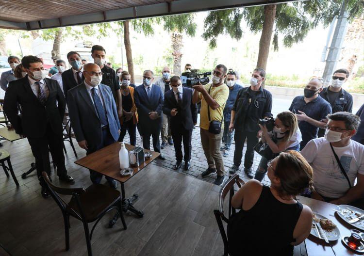 <p> İzmir'de Kovid-19 tedbirleri denetimi <a href="http://185.195.230.230/agency_pool/aa_images/2020/32/98f1c03543c851b31486e39cfb3c6fe46d5ca1cf.jpg"> </a></p>
